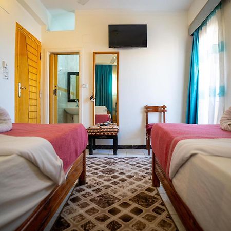 Venus Hotel Luxor 日本人 大歓迎 ภายนอก รูปภาพ